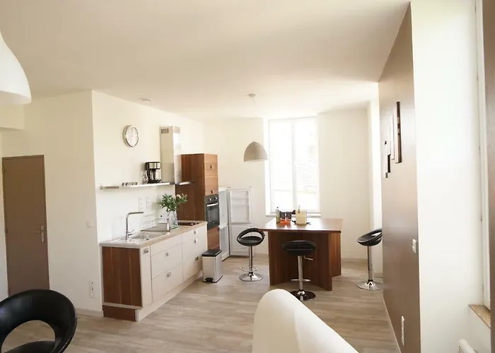 Le Corton De Beaune, Classe 3 Etoiles * Beaune (Cote d'Or)