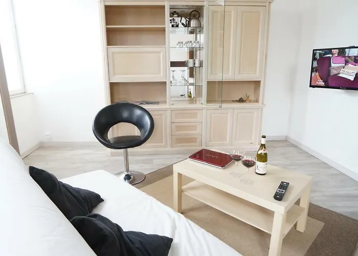 Le Corton De Beaune, Classe 3 Etoiles * Beaune (Cote d'Or)